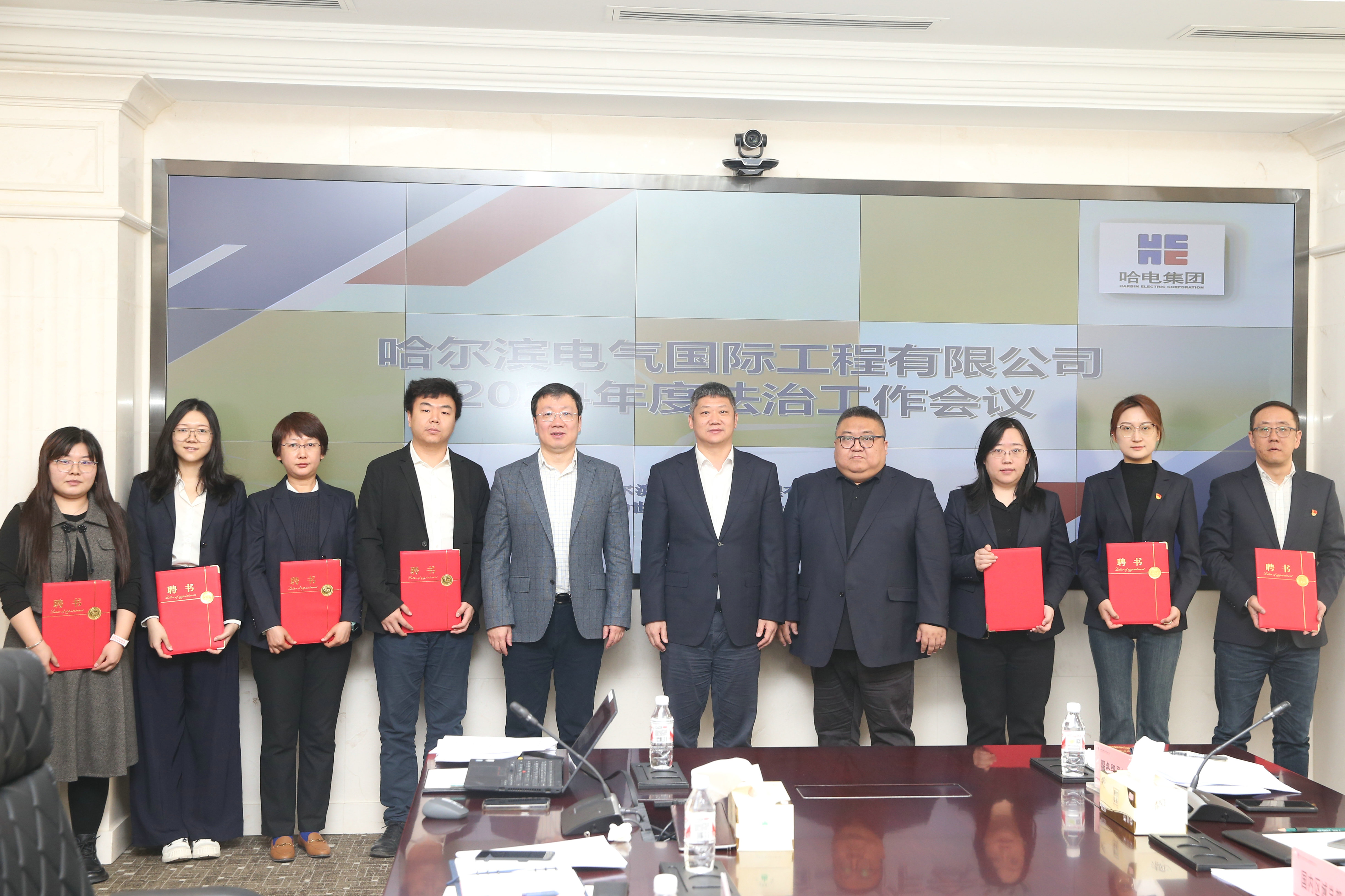 开元国际为部分重点部门法律顾问颁发聘书.jpg